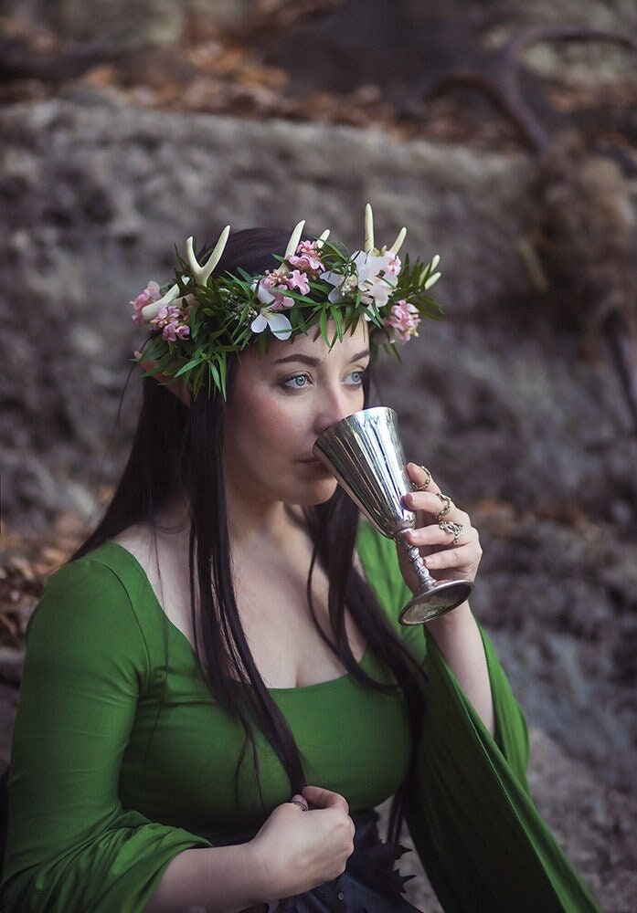 Corona druidica Blanca con Astas de Ciervo