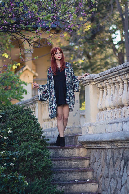 Kimono Floral Victoriano de Seda Vegana