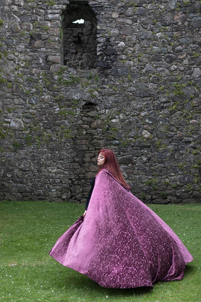 Capa Rosa de Terciopelo Devoré con Capucha