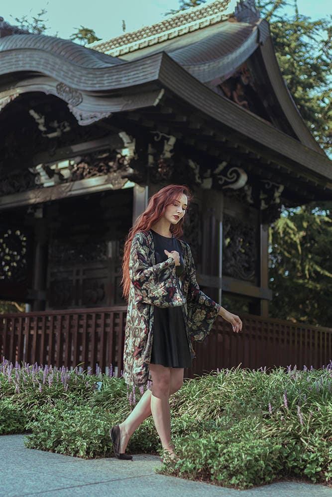 Kimono Floral Victoriano de Seda Vegana