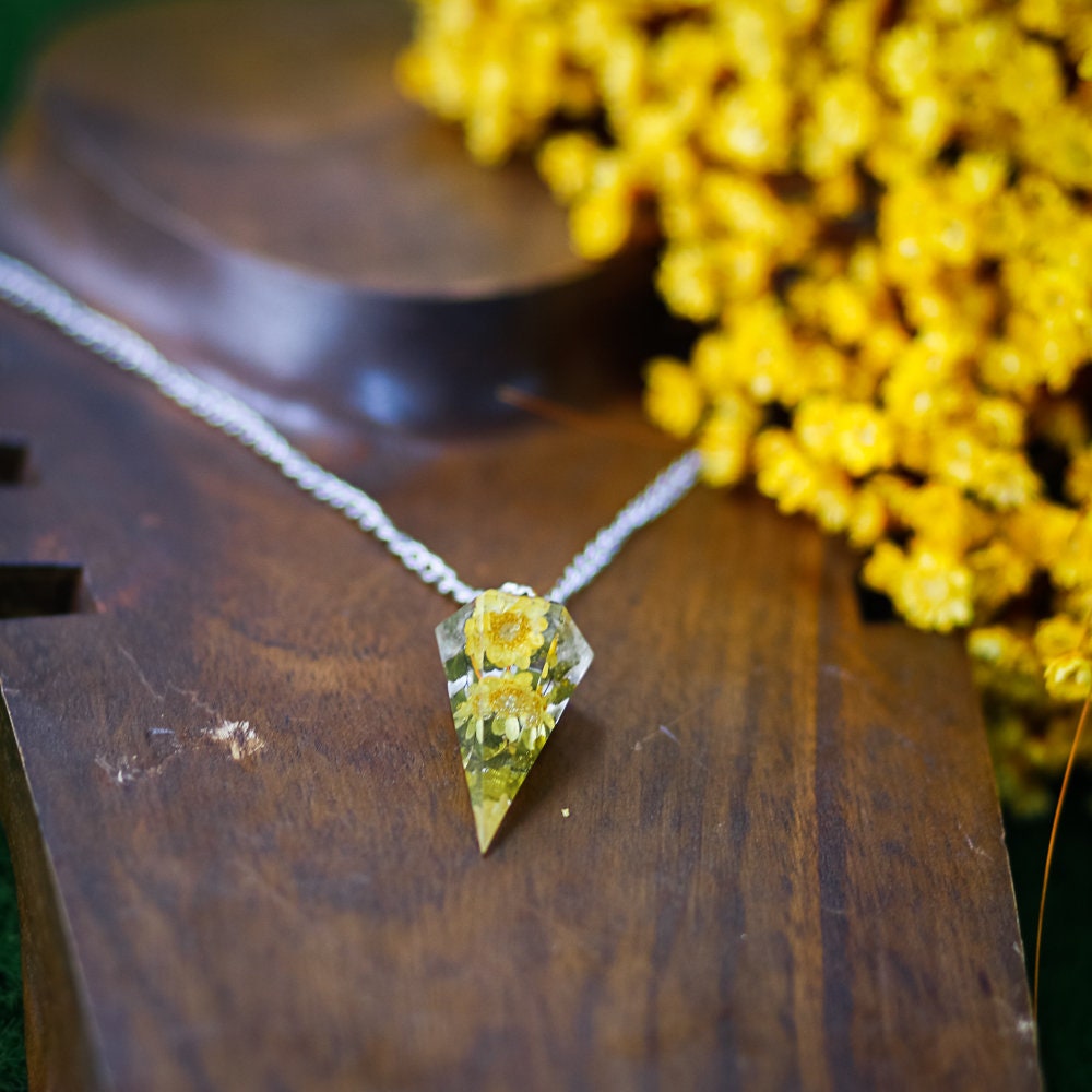 Colgante Péndulo de Resina con Flores Amarillas Reales