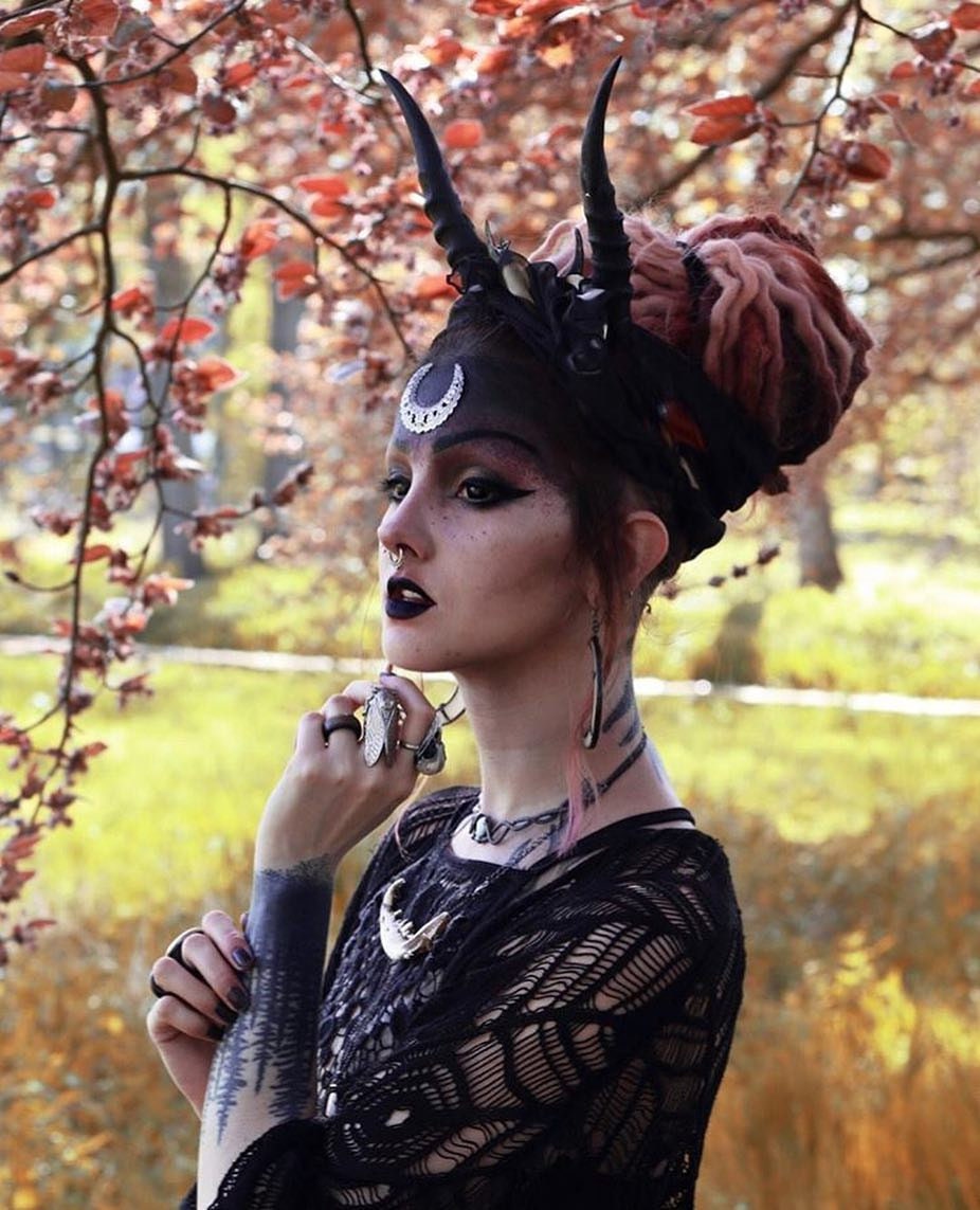 Diadema de Bruja con Cuernos de Demonio y Luna