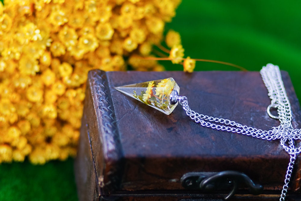 Colgante Péndulo de Resina con Flores Amarillas Reales
