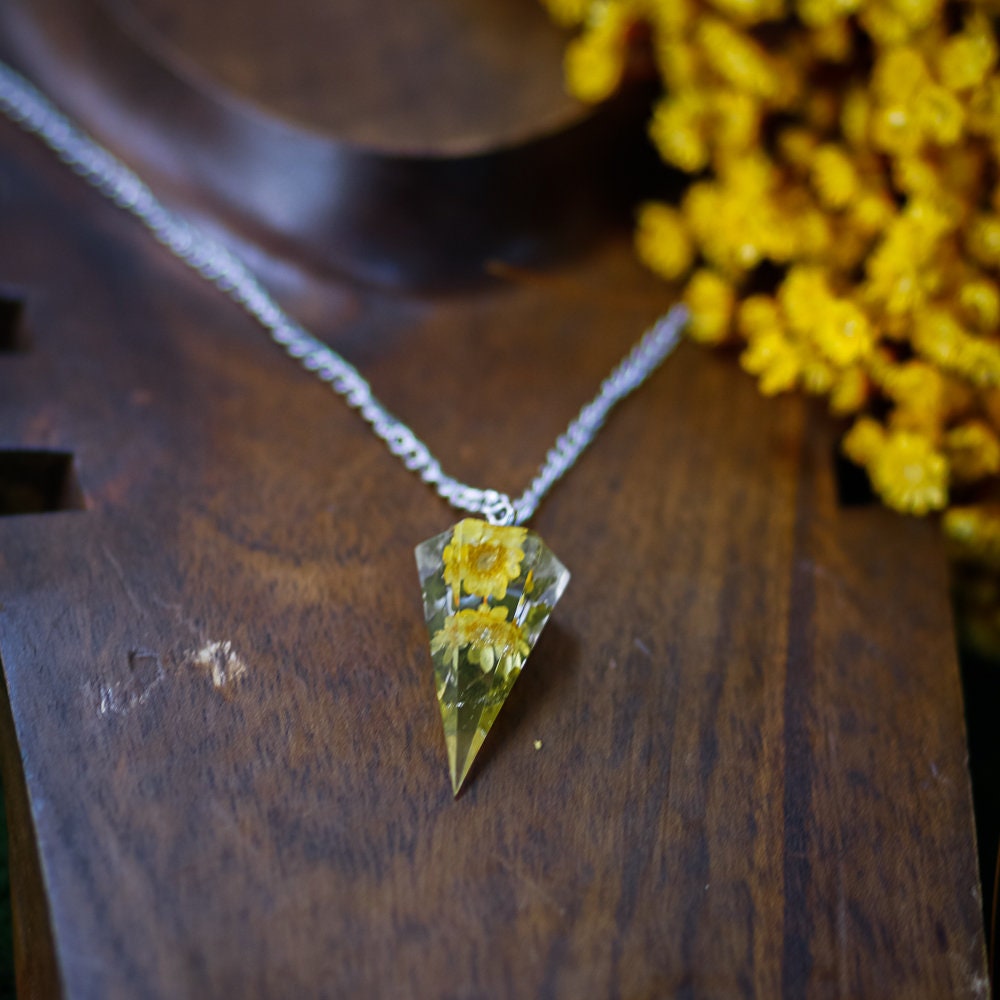 Colgante Péndulo de Resina con Flores Amarillas Reales