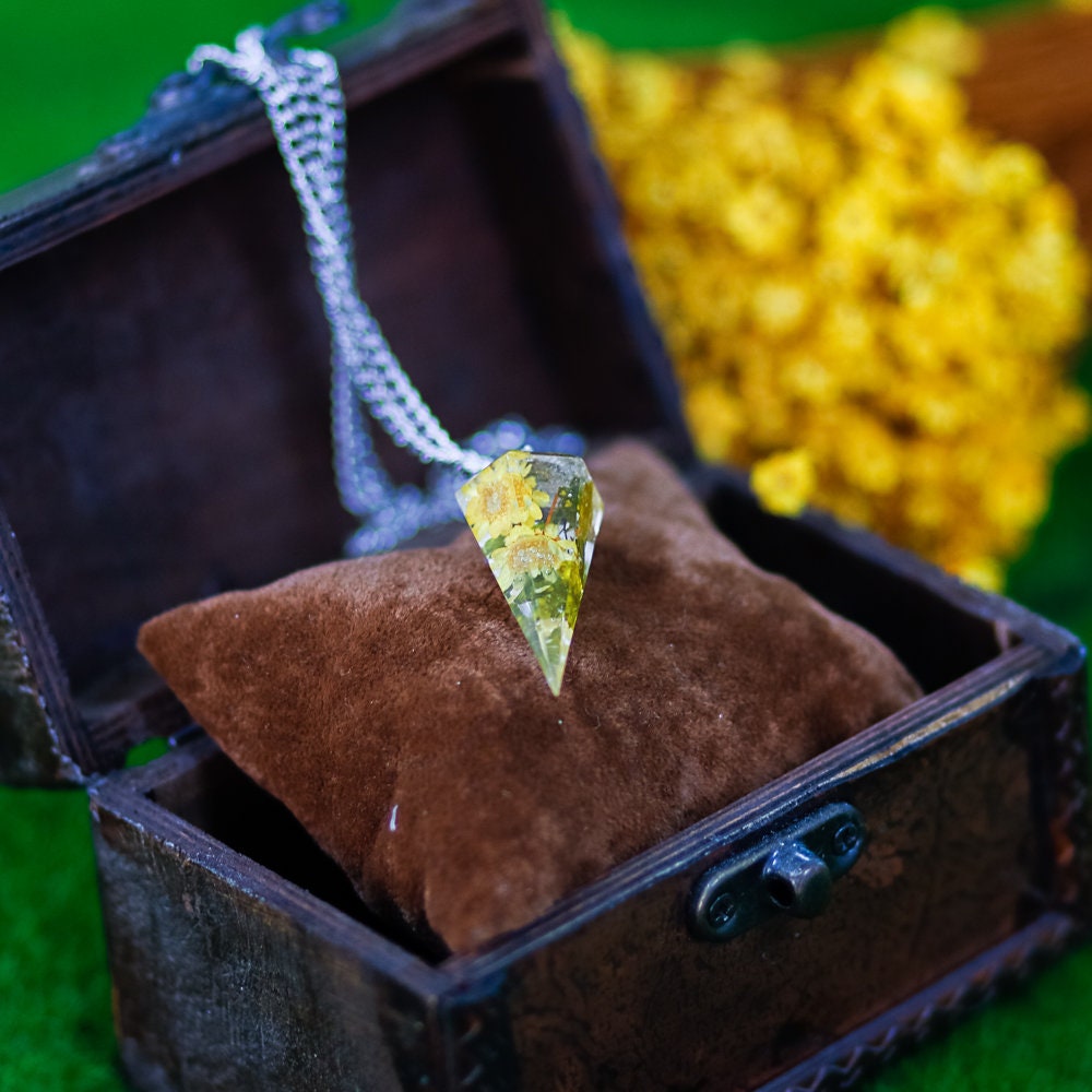 Colgante Péndulo de Resina con Flores Amarillas Reales