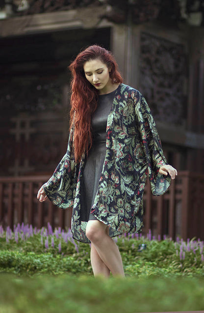 Kimono Floral Victoriano de Seda Vegana