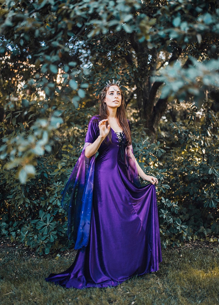 Vestido Élfico Nebulosa de Terciopelo Morado