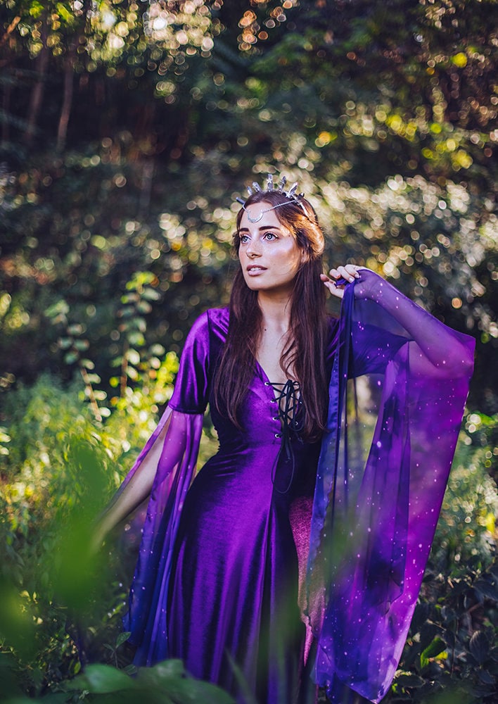 Vestido Élfico Nebulosa de Terciopelo Morado