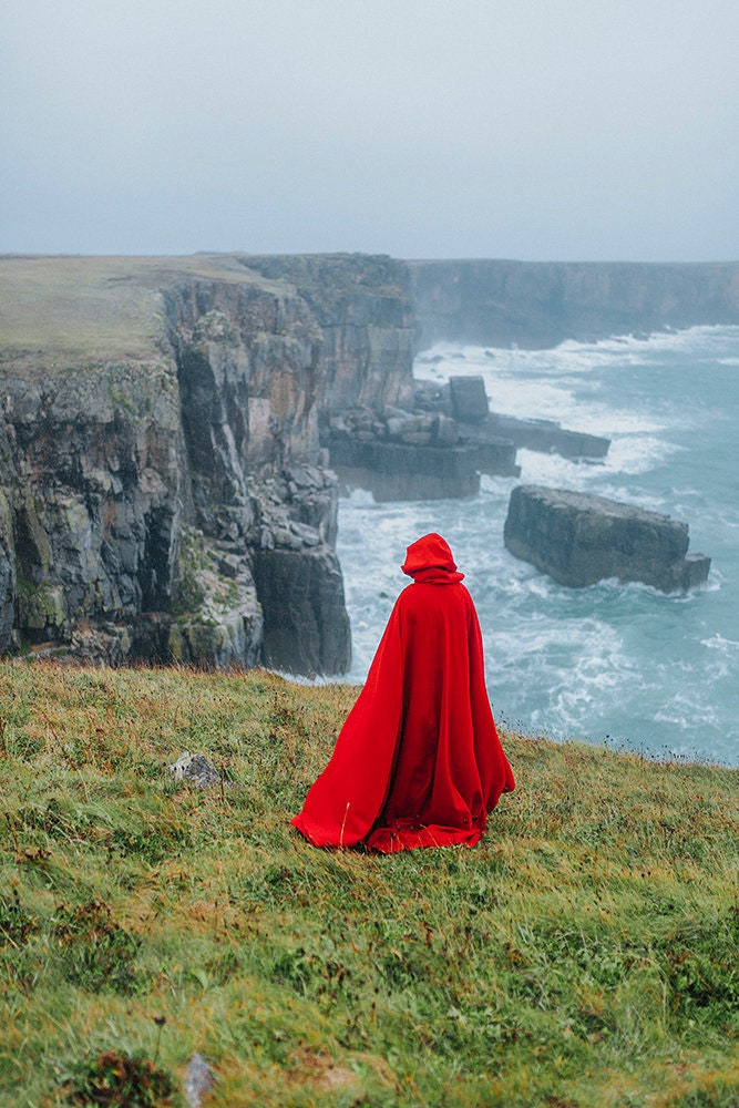 Capa Roja con Capucha