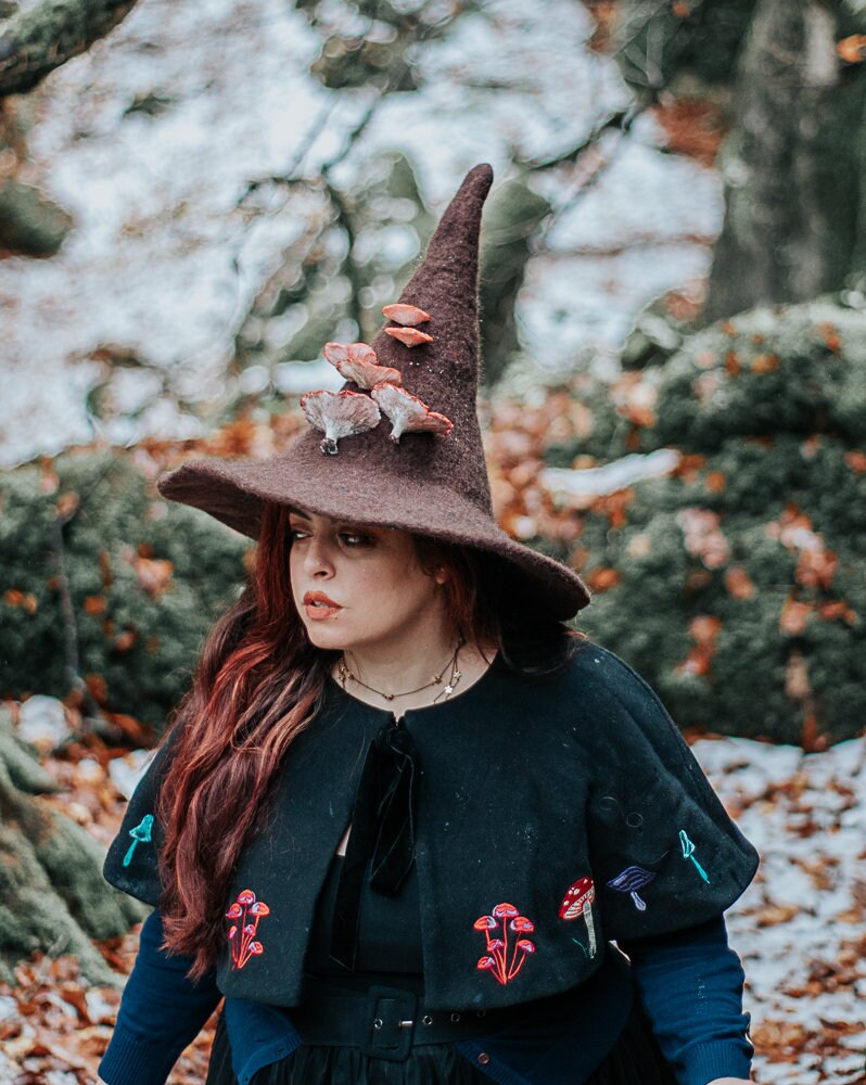 Sombrero de Bruja del Bosque con Setas