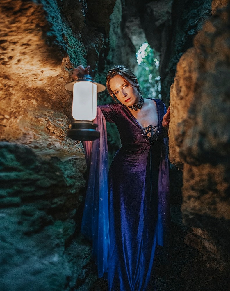 Vestido Élfico Nebulosa de Terciopelo Morado