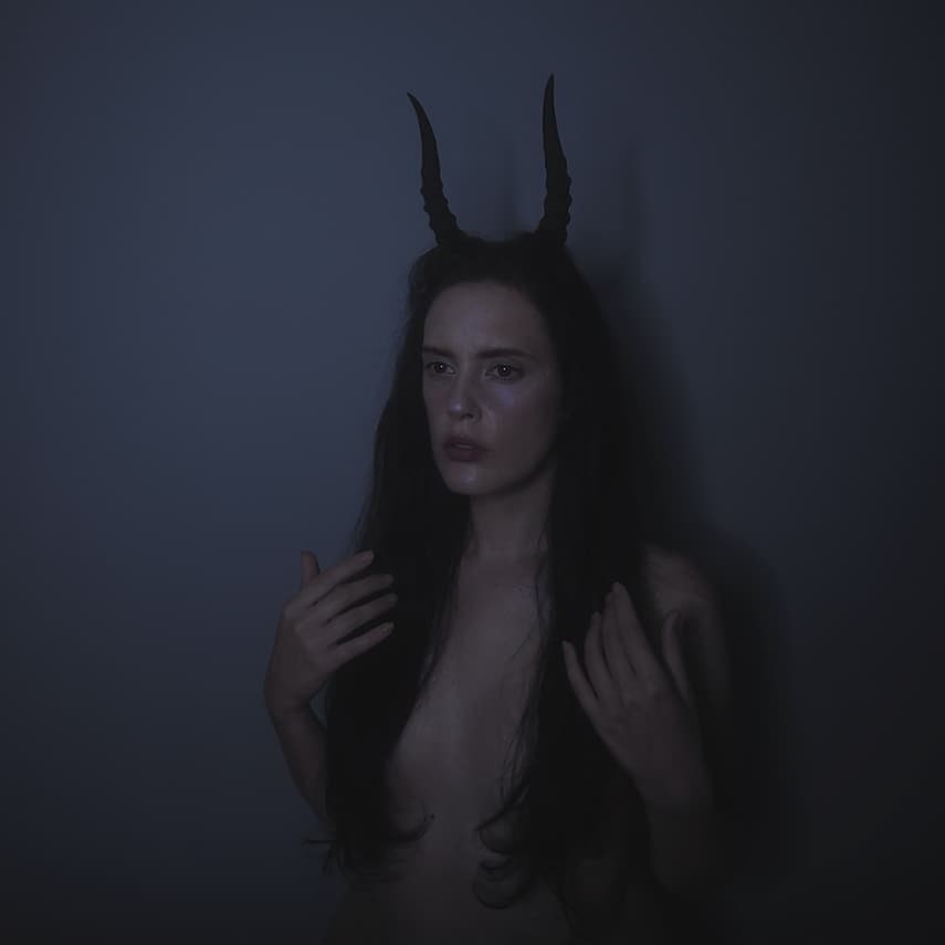 Diadema de Bruja con Cuernos de Demonio y Luna