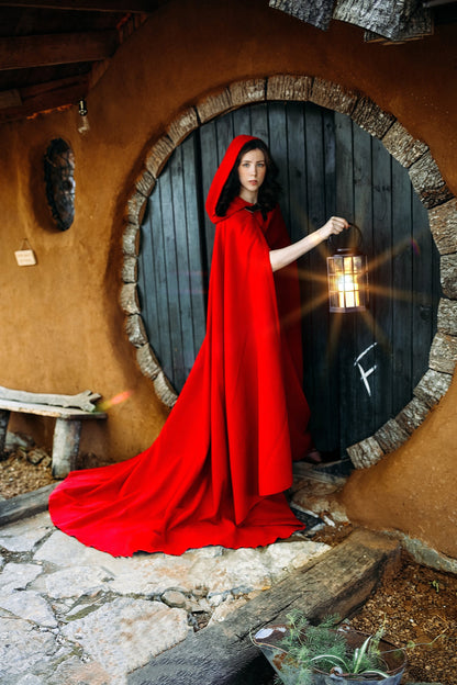 Capa Roja con Capucha