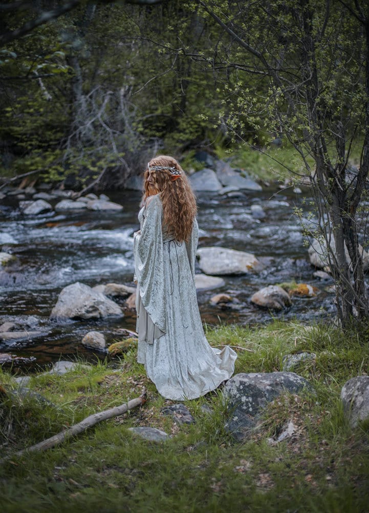 Vestido Medieval de Terciopelo Marfil