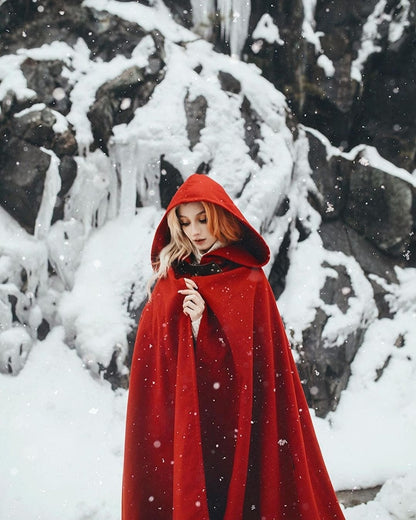 Capa Roja con Capucha
