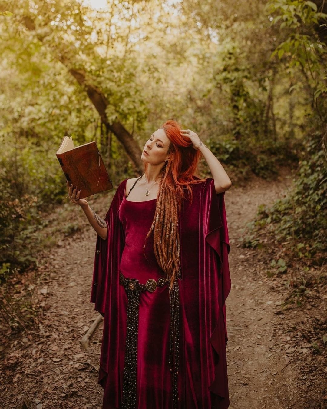 Vestido Medieval de Terciopelo Burdeos