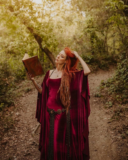 Vestido Medieval de Terciopelo Burdeos