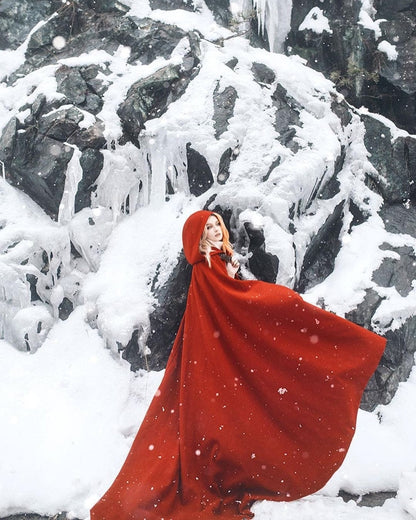 Capa Roja con Capucha