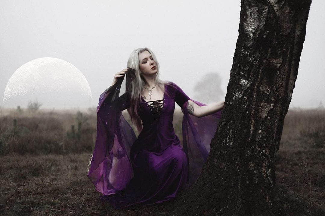 Vestido Élfico Nebulosa de Terciopelo Morado