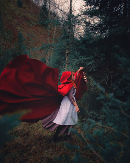 Capa Roja con Capucha