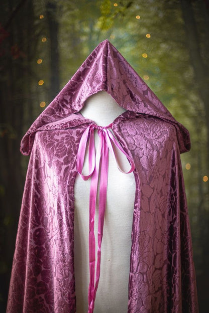 Capa Rosa de Terciopelo Devoré con Capucha