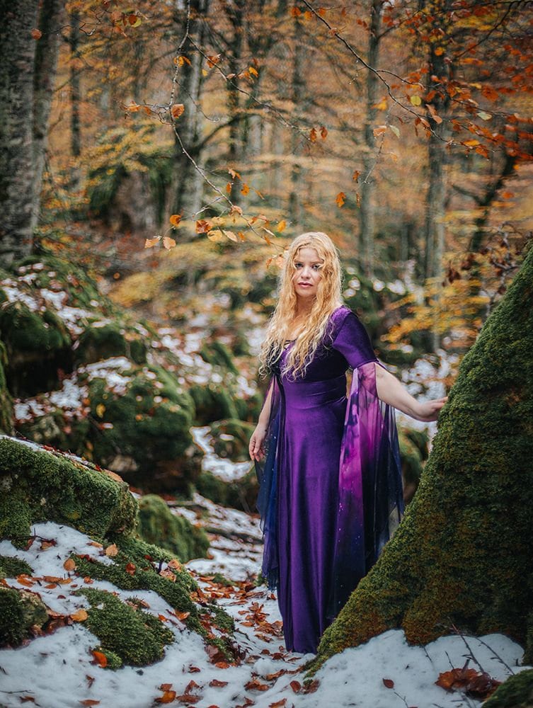 Vestido Élfico Nebulosa de Terciopelo Morado