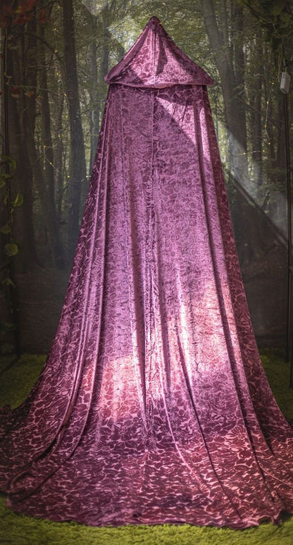Capa Rosa de Terciopelo Devoré con Capucha