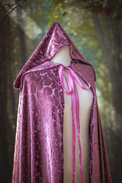 Capa Rosa de Terciopelo Devoré con Capucha
