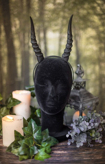 Diadema de Bruja con Cuernos de Demonio y Luna