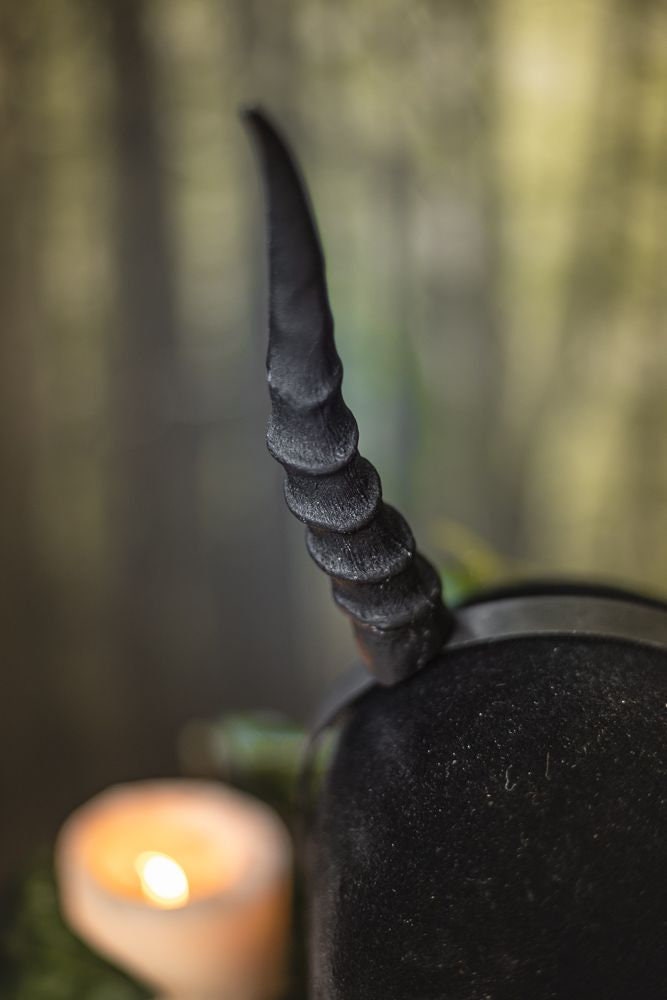 Diadema de Bruja con Cuernos de Demonio y Luna