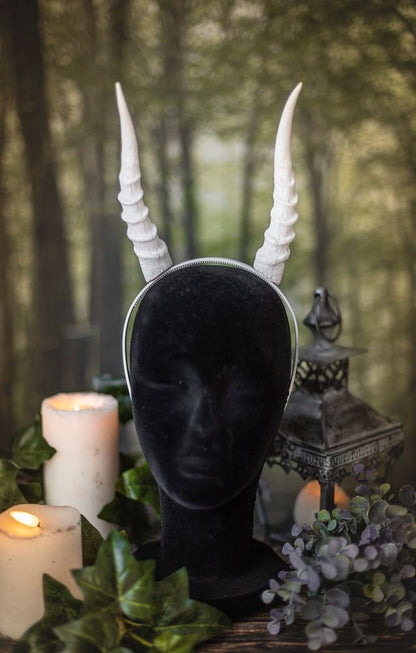 Diadema de Bruja con Cuernos de Demonio y Luna