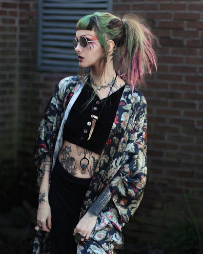 Kimono Floral Victoriano de Seda Vegana