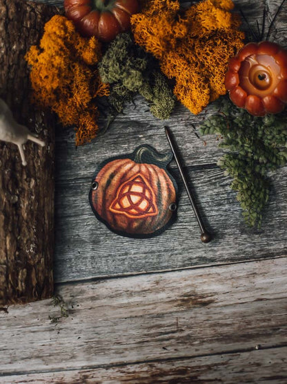 Pasador de Pelo Calabaza con Trisquel