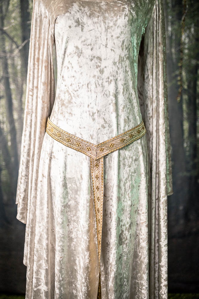 Vestido Medieval de Terciopelo Marfil