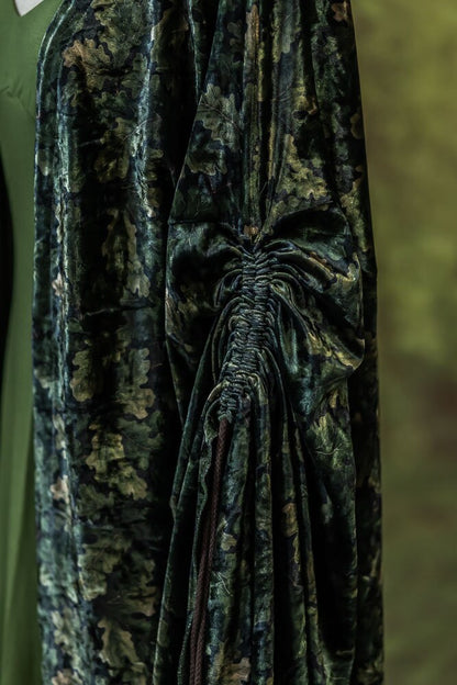 Kimono Élfico de Terciopelo con Hojas de Roble