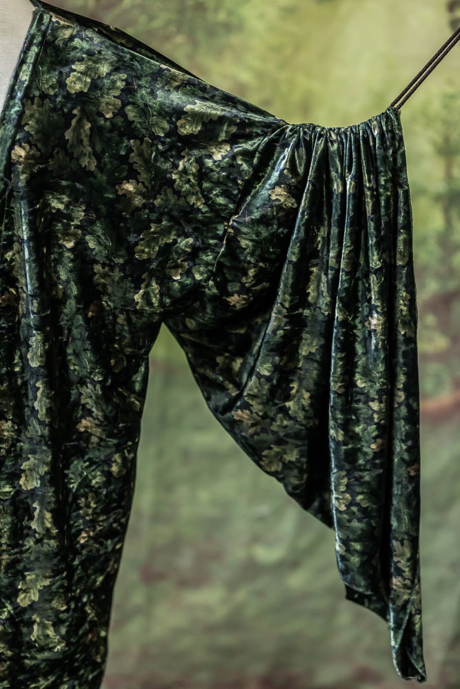 Kimono Élfico de Terciopelo con Hojas de Roble