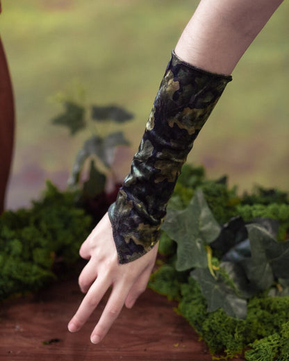 Brazales Élficos de Terciopelo con Hojas de Roble