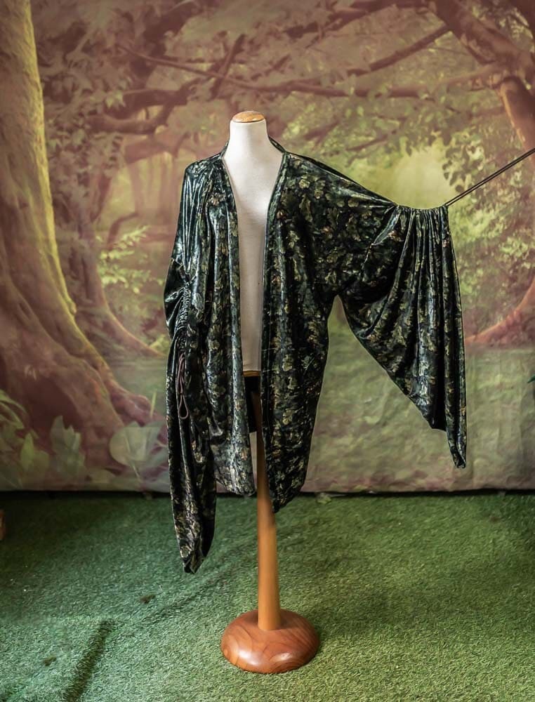 Kimono Élfico de Terciopelo con Hojas de Roble