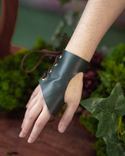 Brazales Élficos de Cuero Verde Oscuro