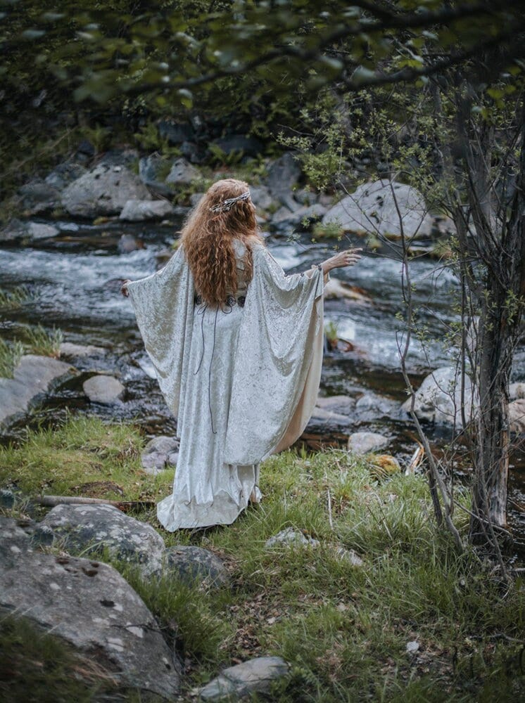 Vestido Medieval de Terciopelo Marfil
