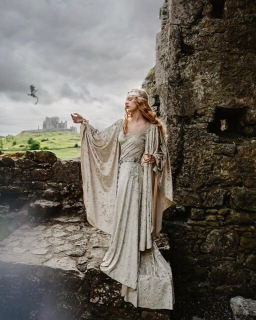 Vestido Medieval de Terciopelo Marfil