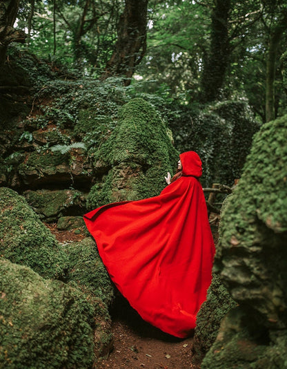 Capa Roja con Capucha