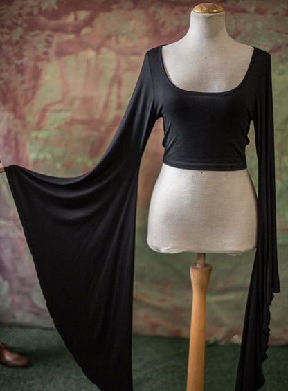 Top Élfico Negro con Mangas de Campana