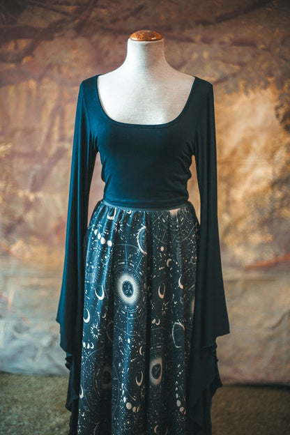 Top Élfico Negro con Mangas de Campana