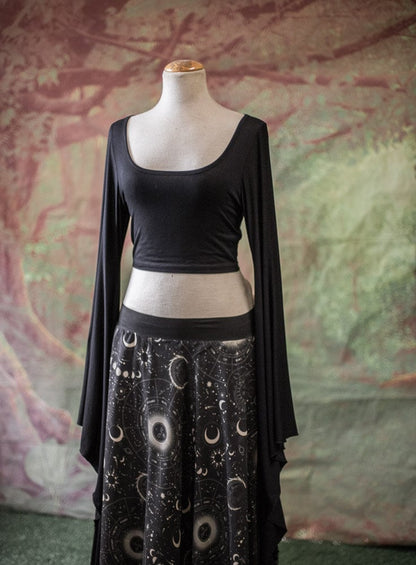 Top Élfico Negro con Mangas de Campana