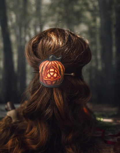 Pasador de Pelo Calabaza con Trisquel