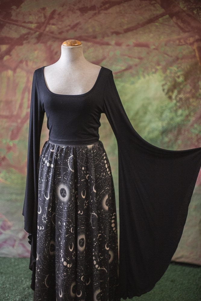 Top Élfico Negro con Mangas de Campana