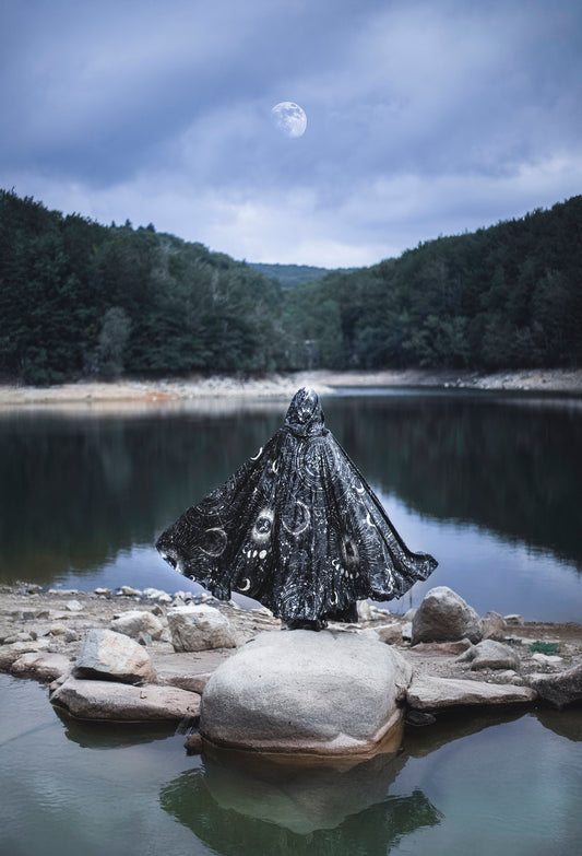 Capa Celestial de Terciopelo con Capucha