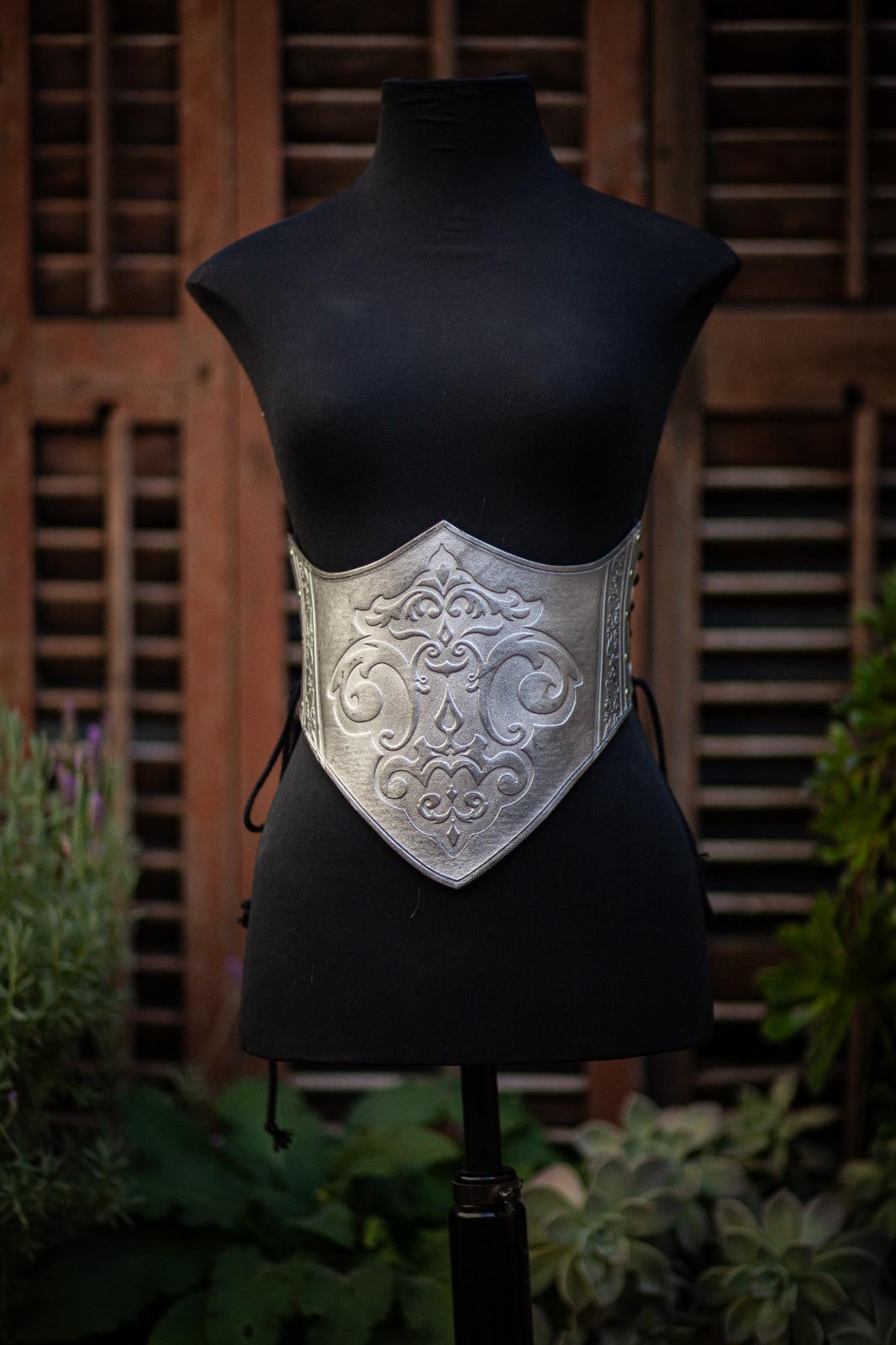 Corset Armadura Plateada de Cuero