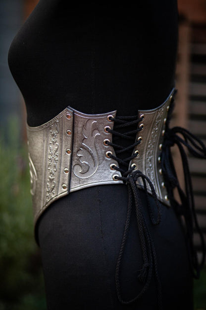 Corset Armadura Plateada de Cuero